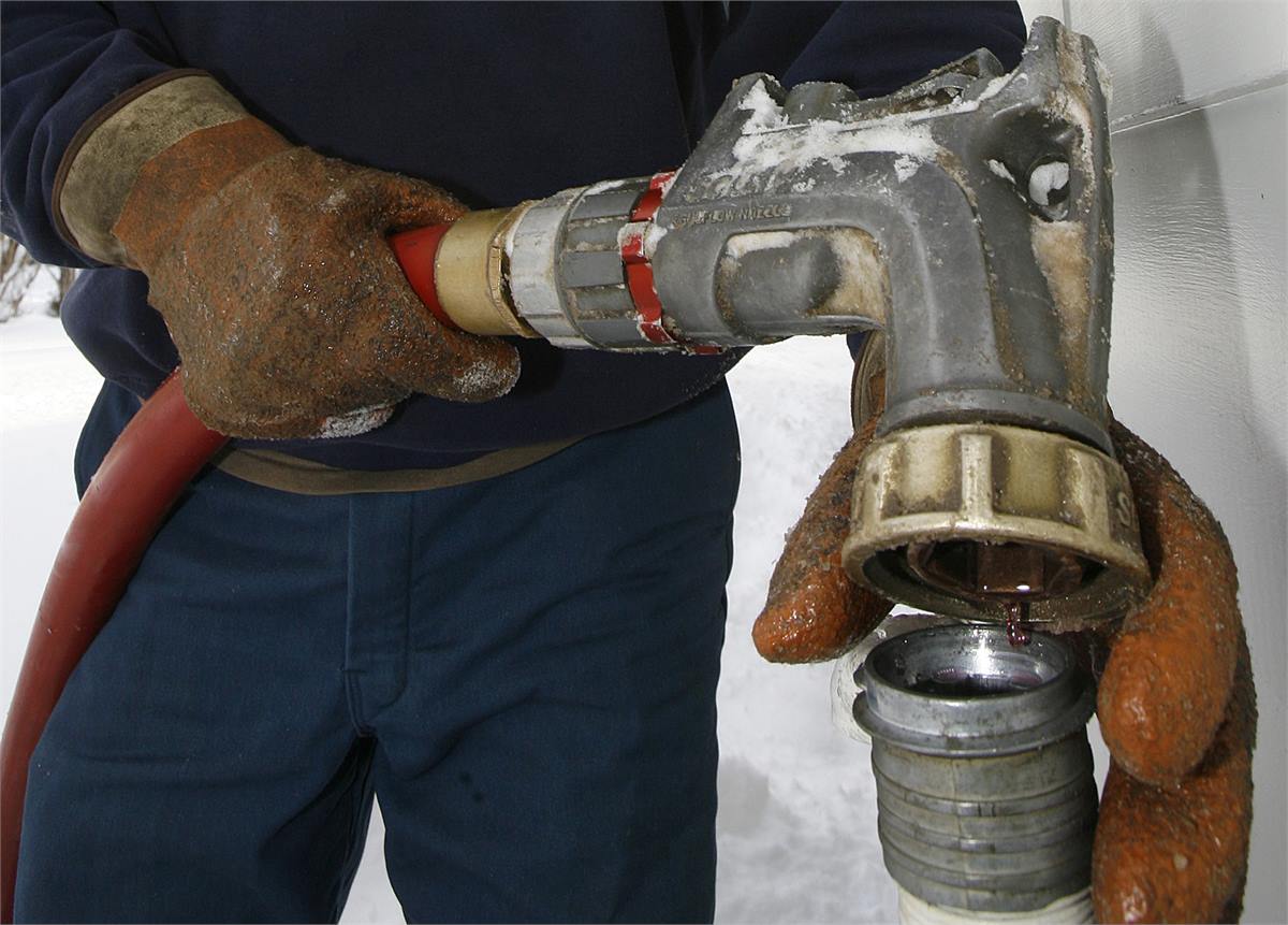 Emergency heating oil delivery in freezing weather in Patchogue, NY